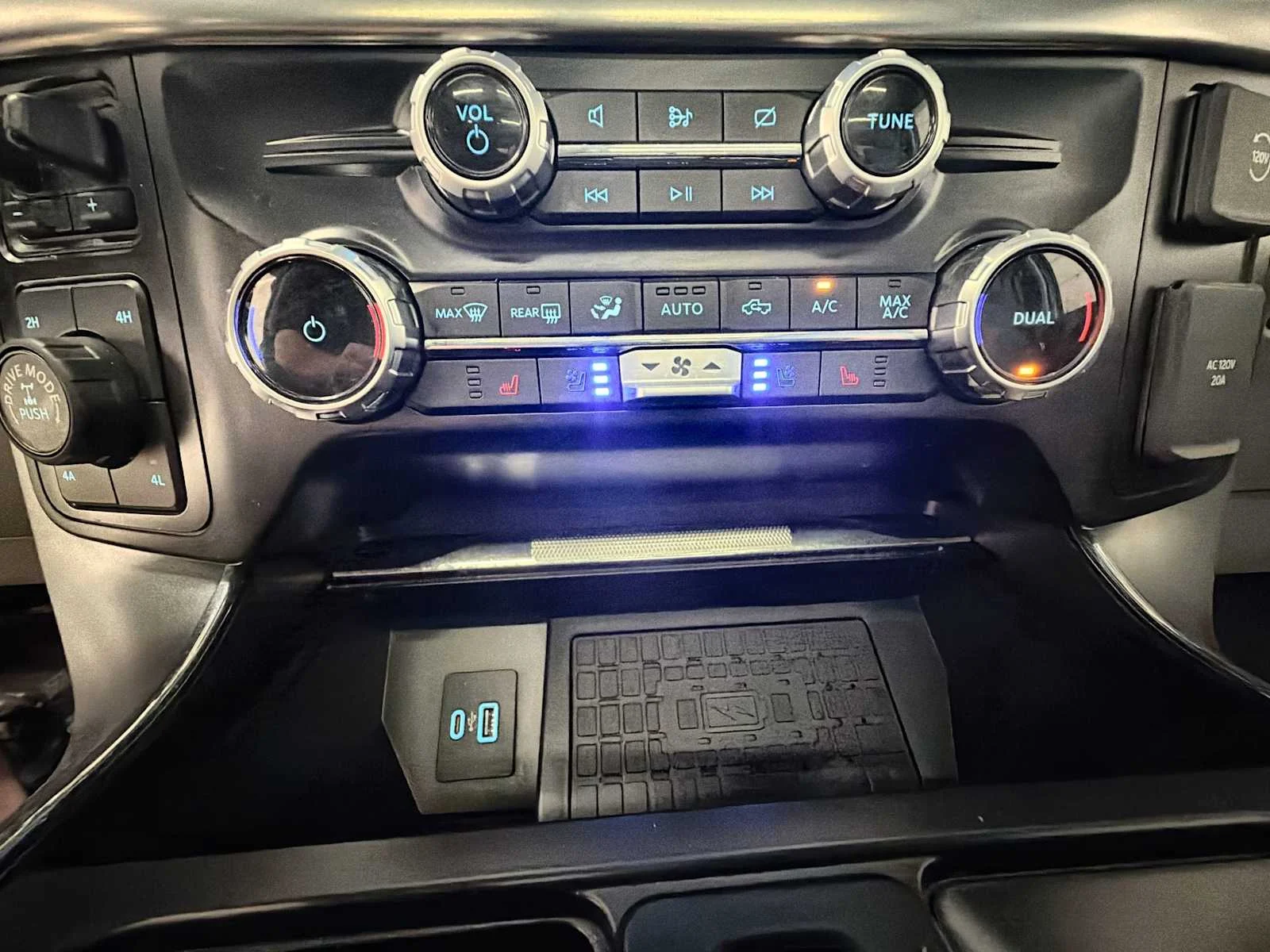 Used 2023 Oxford White Ford LARIAT image 17