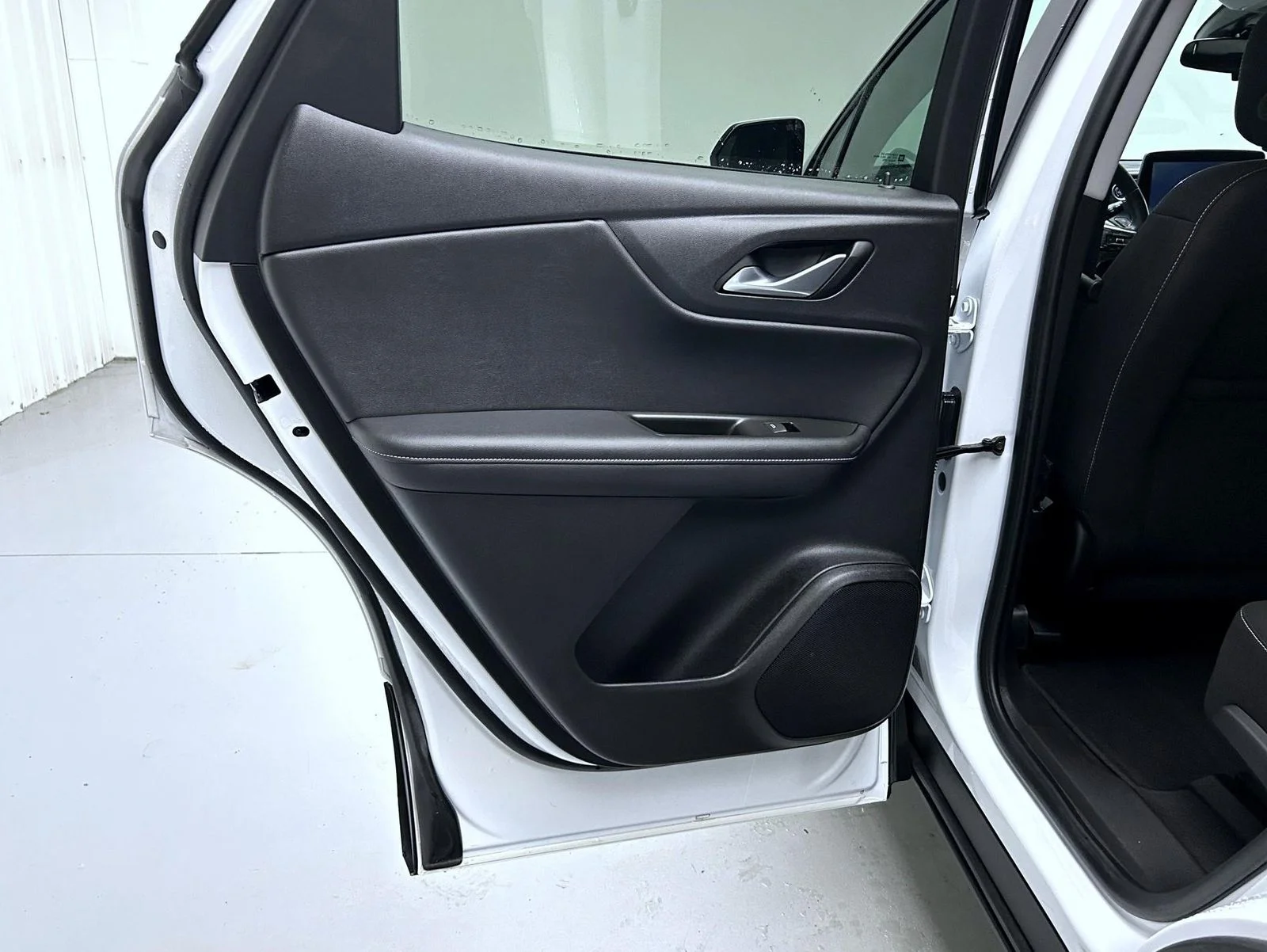 Used 2025 White Chevrolet LT image 20