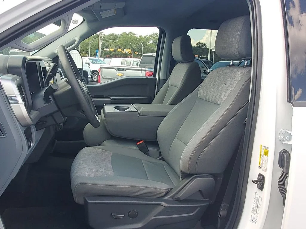 Used 2025 White Ford XL image 24