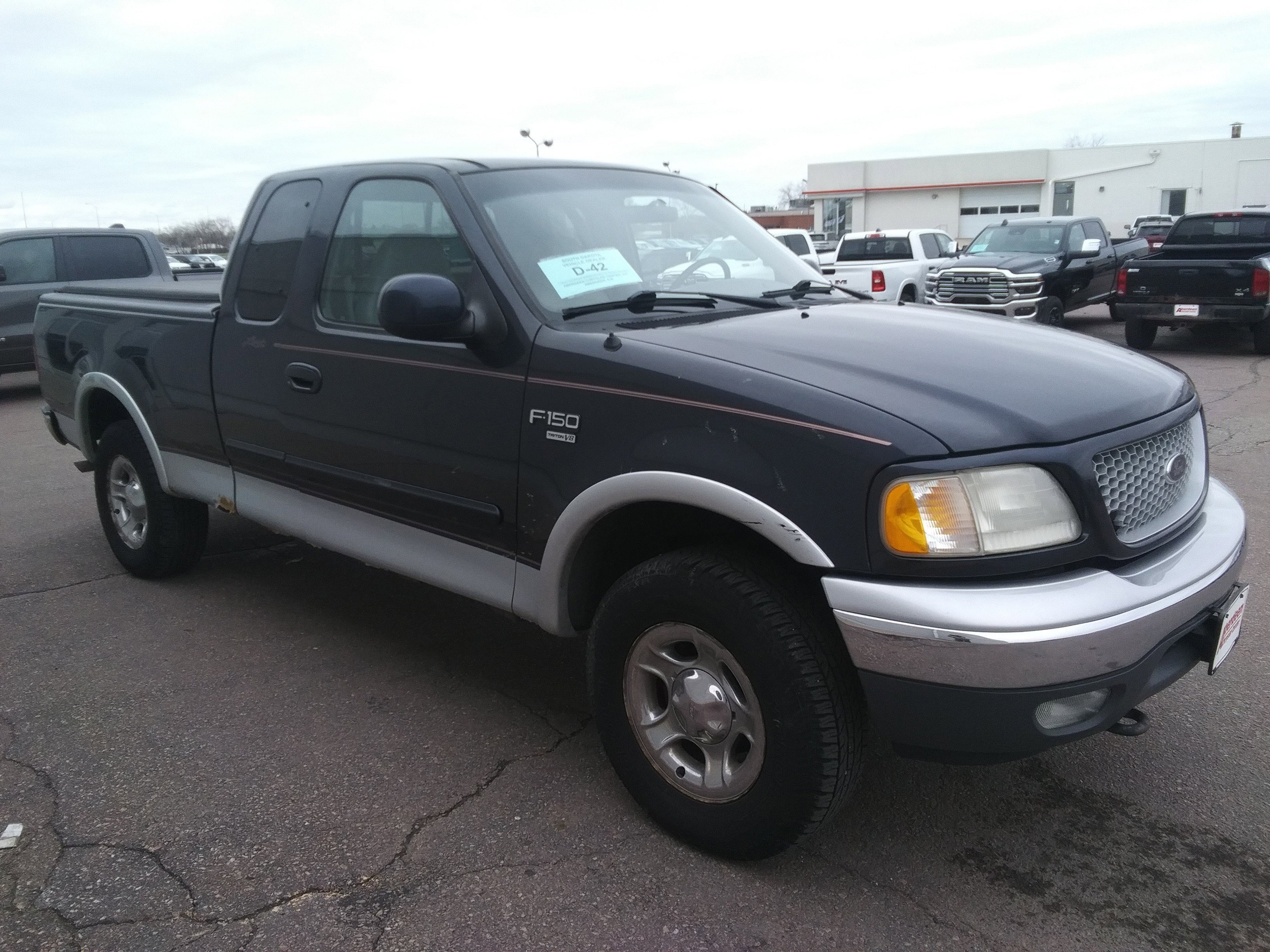 Used 1999 Blue Ford Lariat image 4