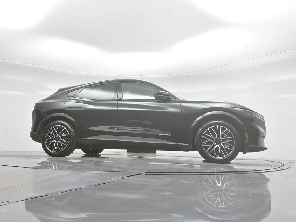 Used 2025 Black Ford Premium image 4