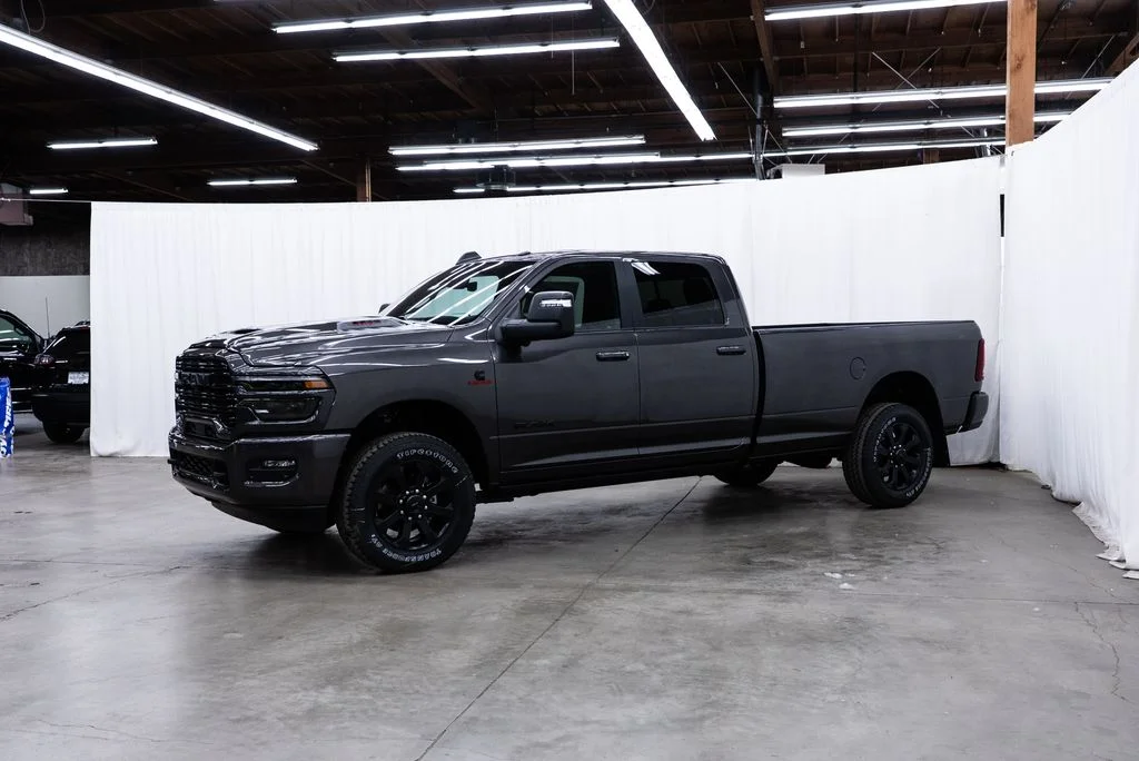 New 2026 Granite Crystal Metallic Clear-Coat Exterior Paint RAM Laramie image 3