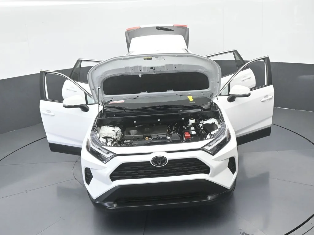 Used 2025 Ice Toyota XLE image 65