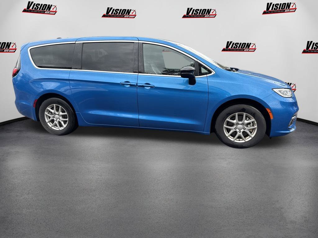 Used 2026 Blue Chrysler Select image 4