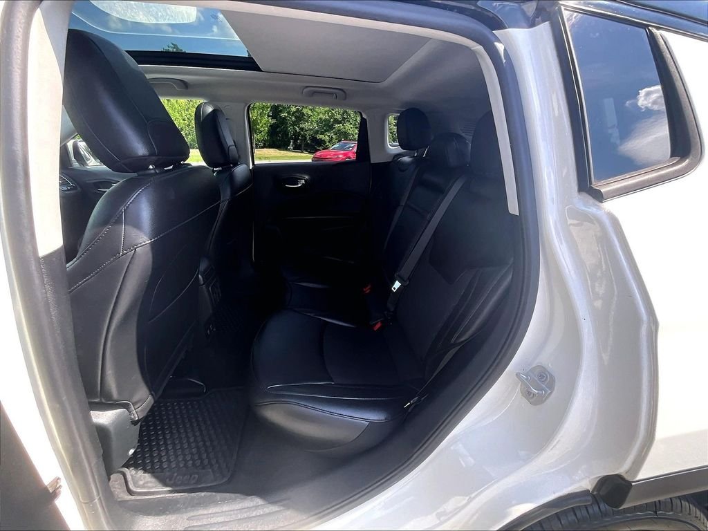 Used 2019 White Jeep Latitude image 15
