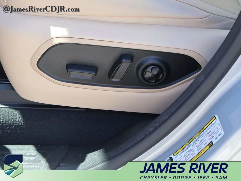Used 2022 Silver Jeep 4xe image 24