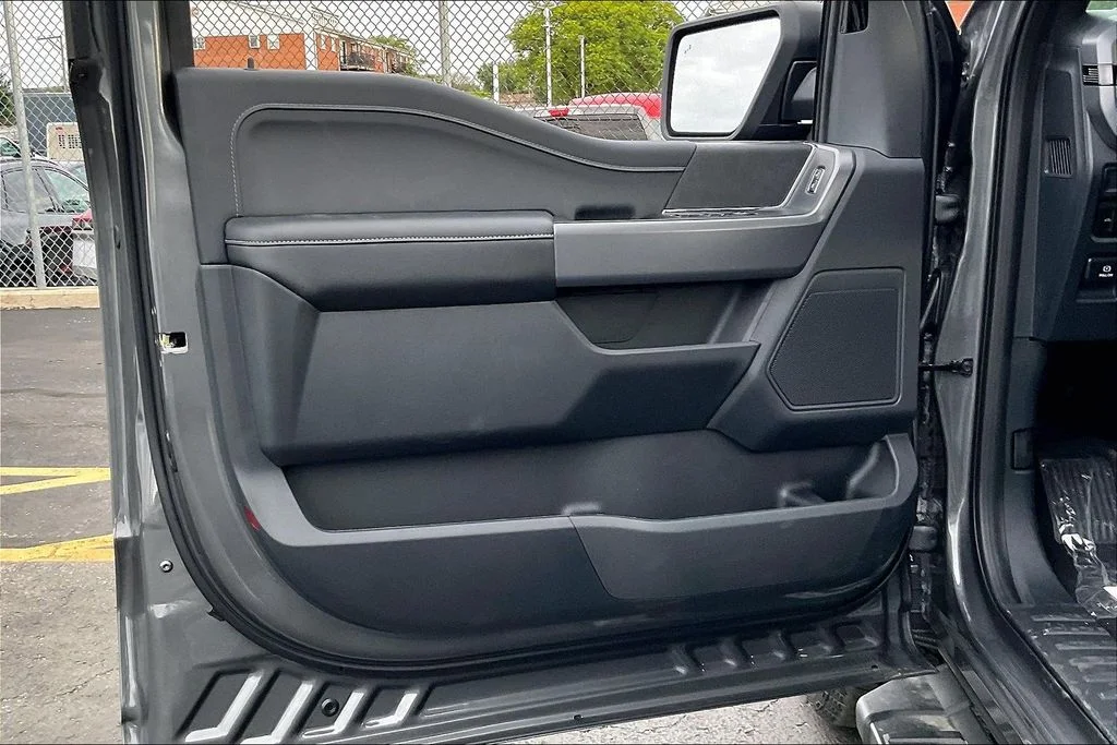 New 2026 Carbonized Gray Metallic Ford XLT image 22