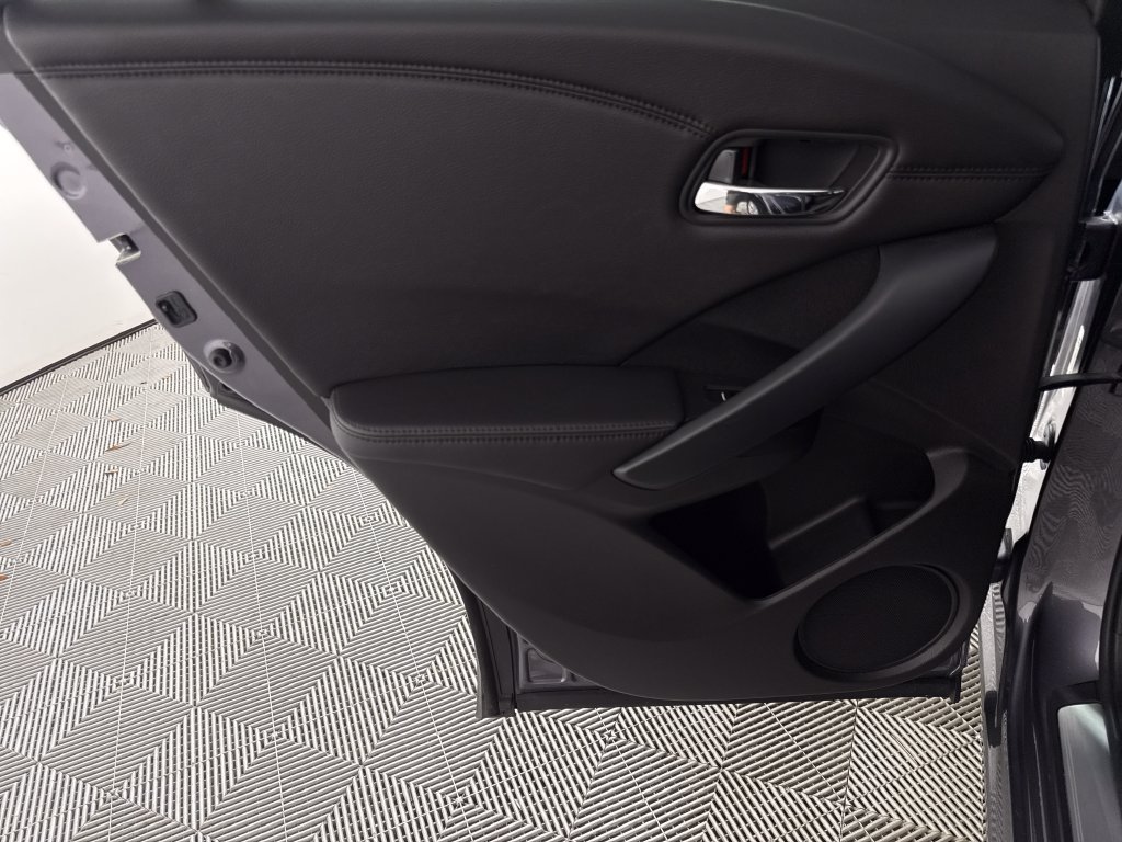 Used 2018  Acura Technology Package image 11