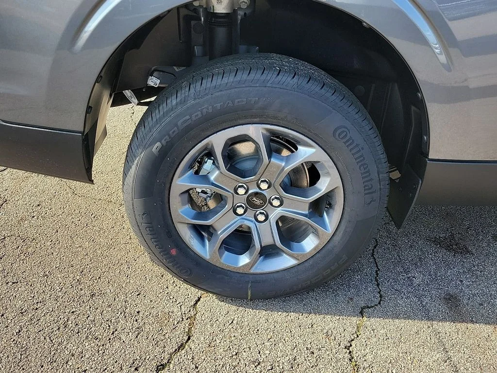New 2026 Carbonized Gray Metallic Ford XLT image 7