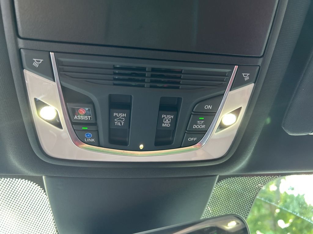 Used 2023 White Acura A-Spec image 19
