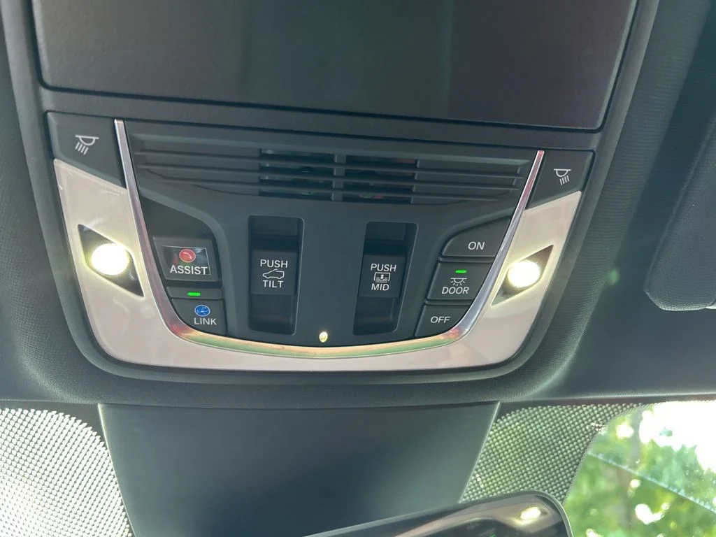 Used 2023 White Acura A-Spec image 19