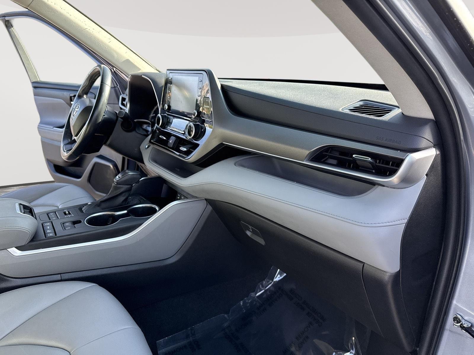 Used 2022 Moon Dust Toyota XLE image 31