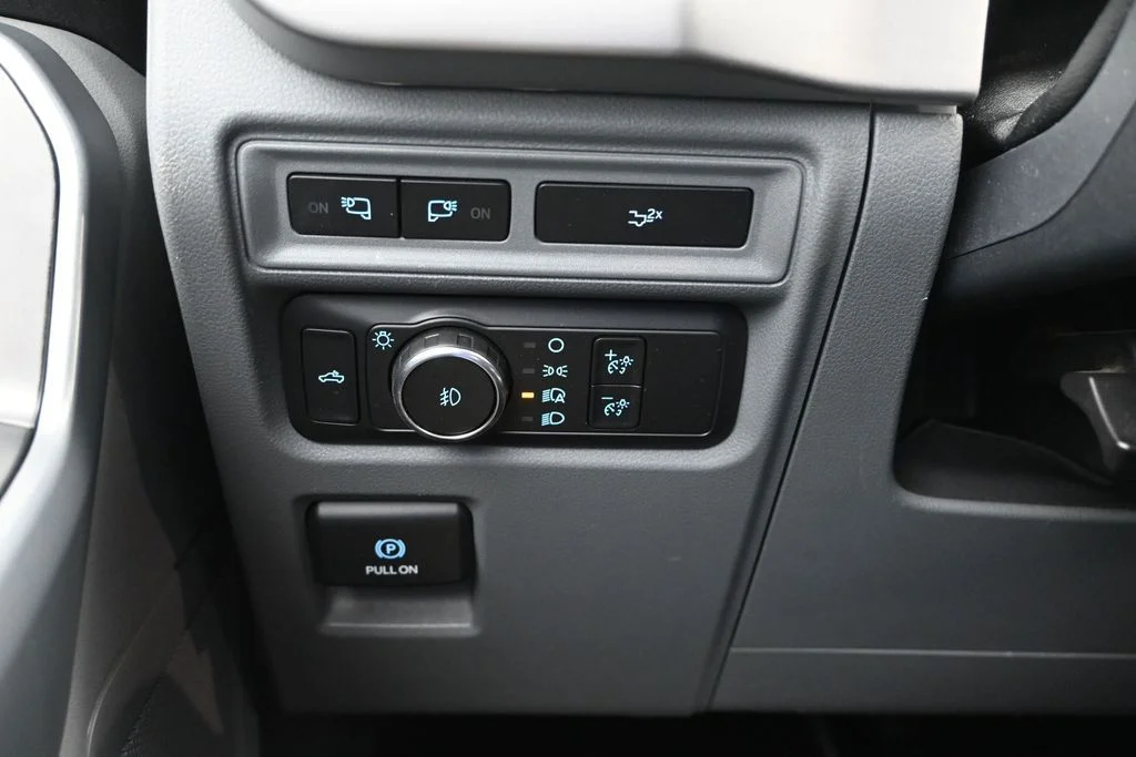 Used 2022 White Ford XLT image 17