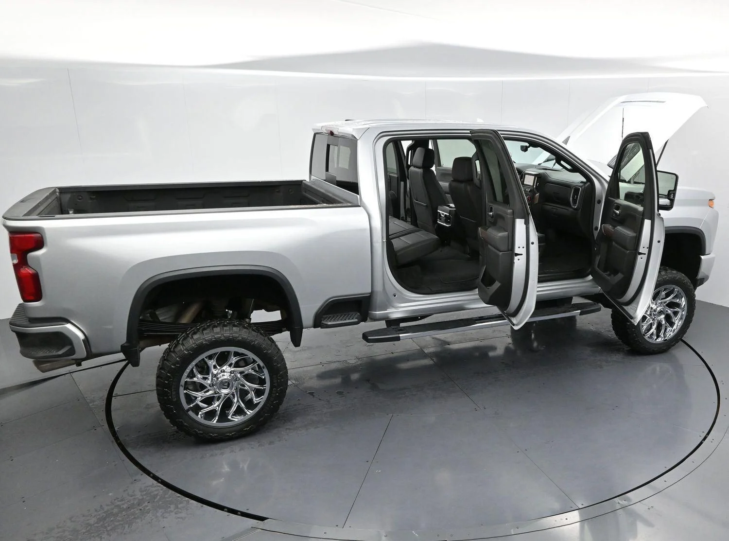Used 2020 Silver Ice Metallic Chevrolet High Country image 42