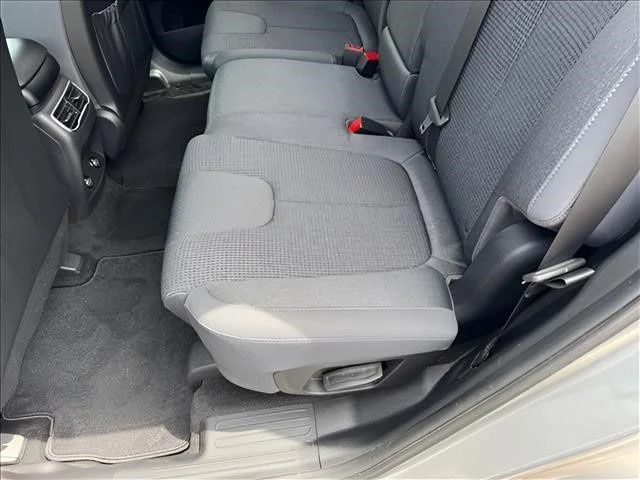 Used 2022 Silver Hyundai SEL image 12