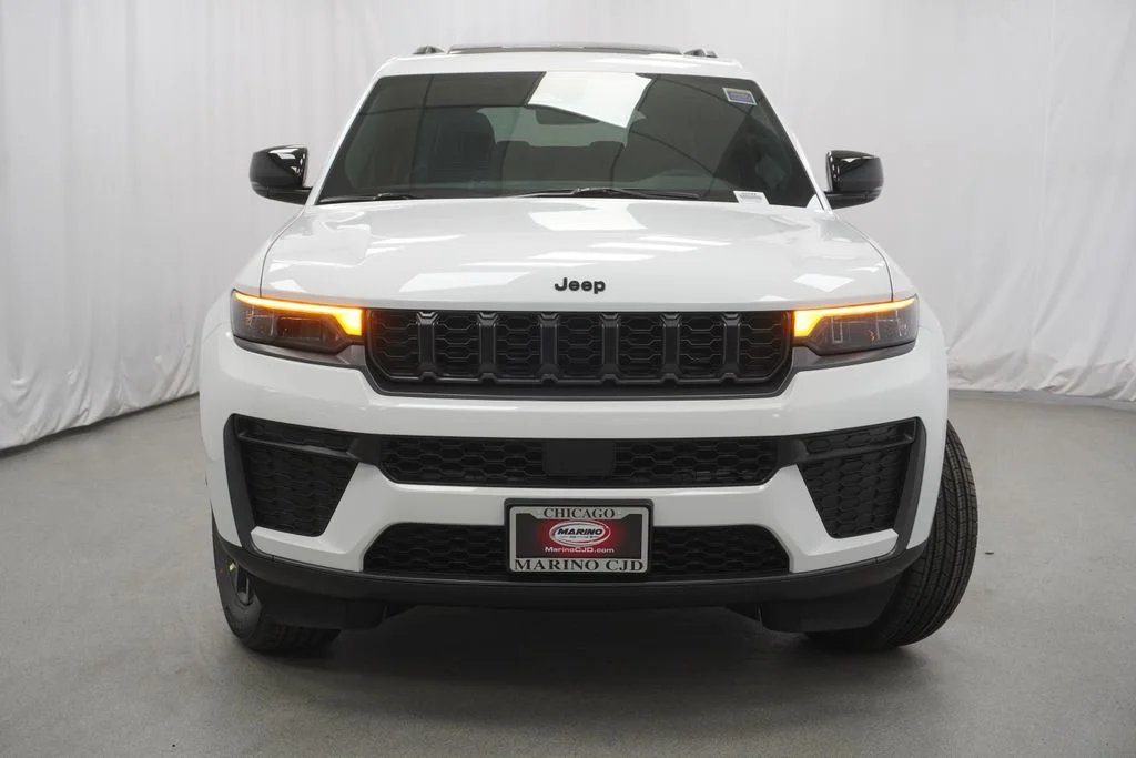 New 2026 Bright White Clear-Coat Exterior Paint Jeep Laredo image 7