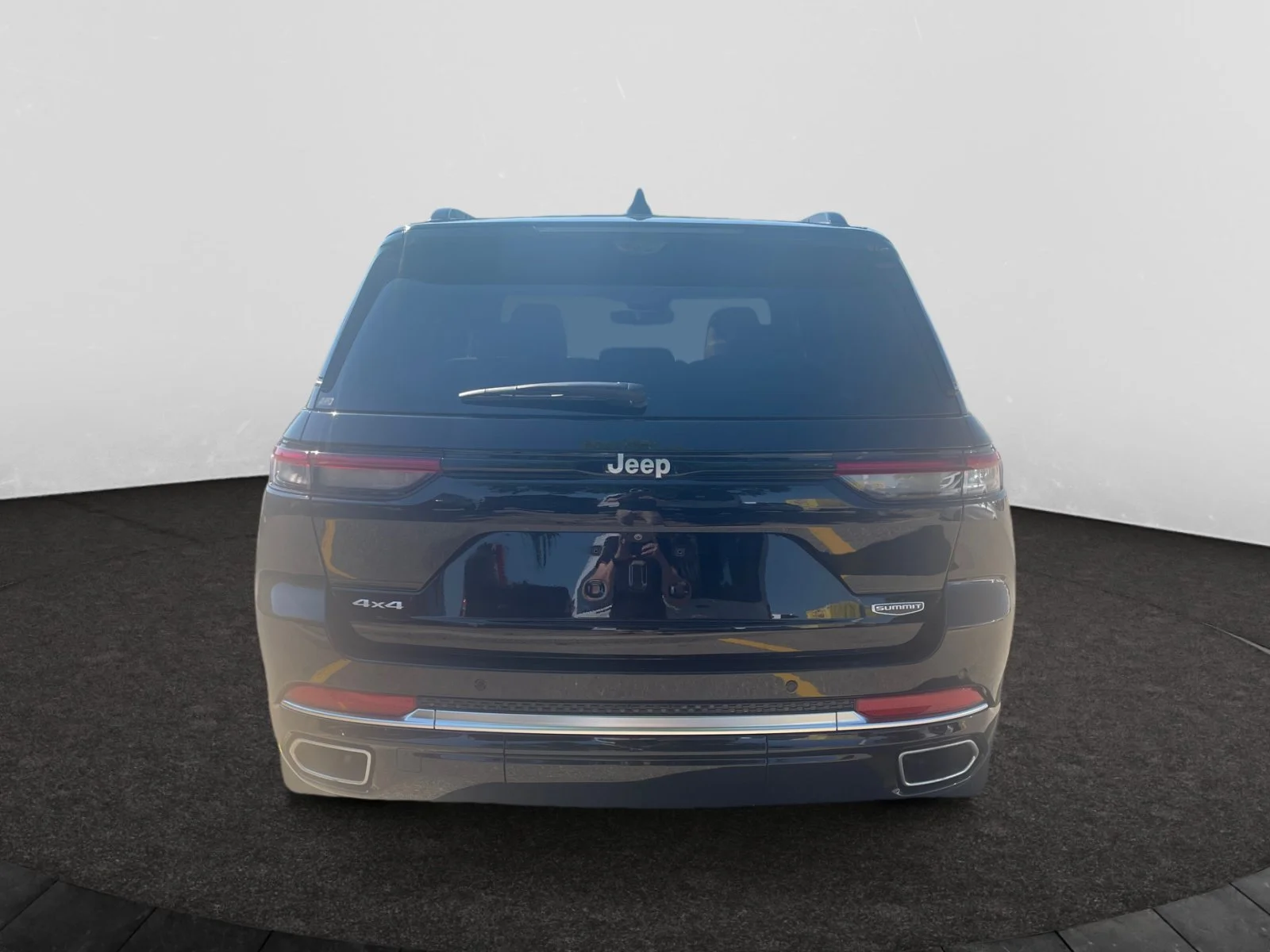Used 2024 Diamond Black Crystal Pearl Jeep SUMMIT image 4