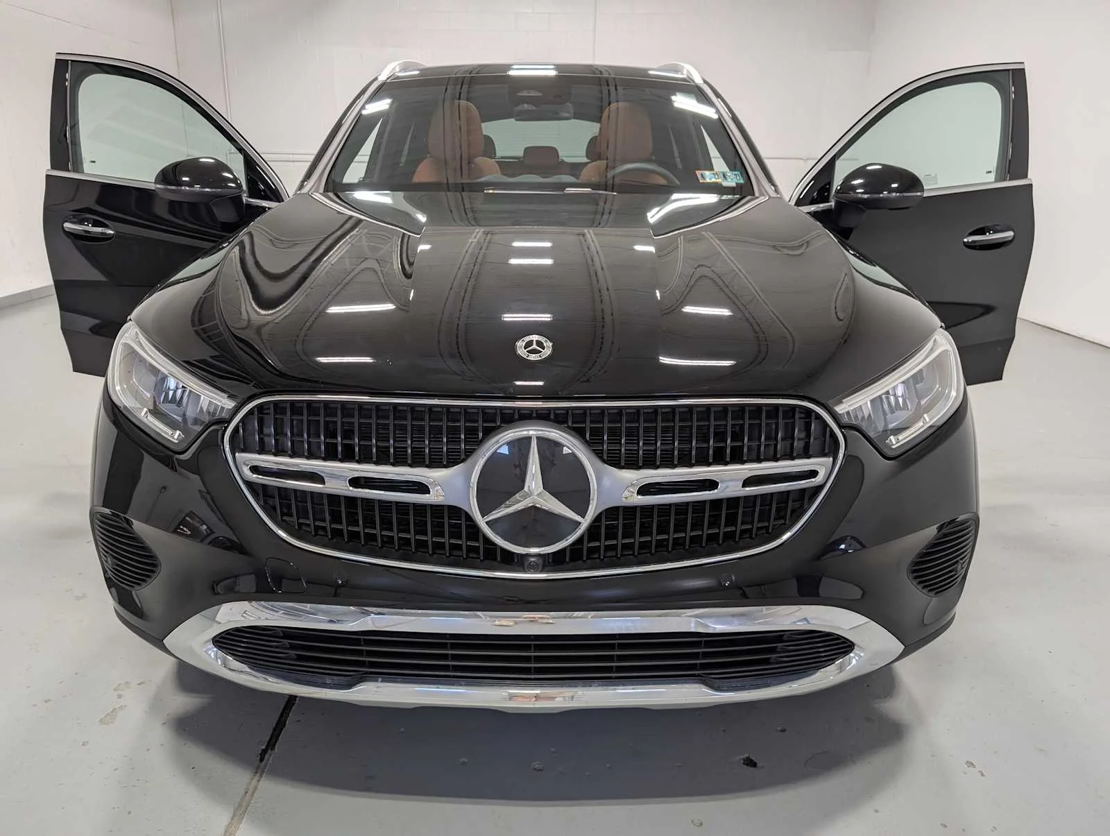 Used 2025 Black Mercedes-Benz GLC 300 image 15