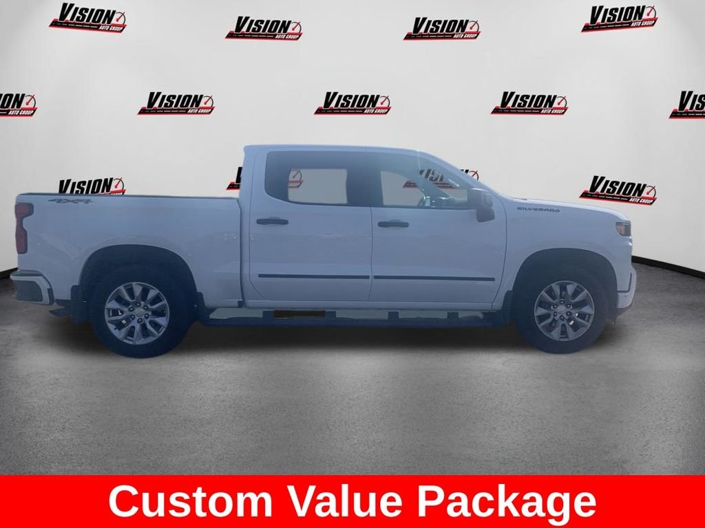 Used 2021 White Chevrolet Custom image 7