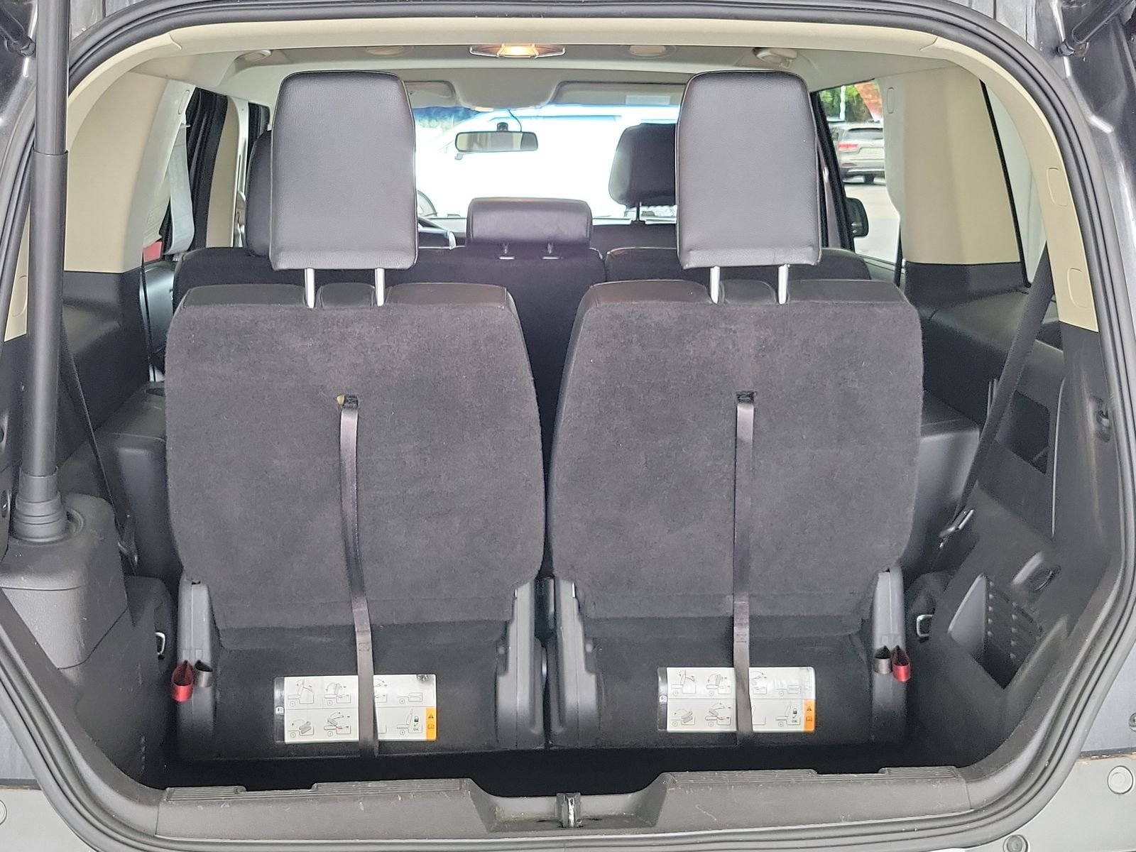 Used 2018 Gray Ford SEL image 31