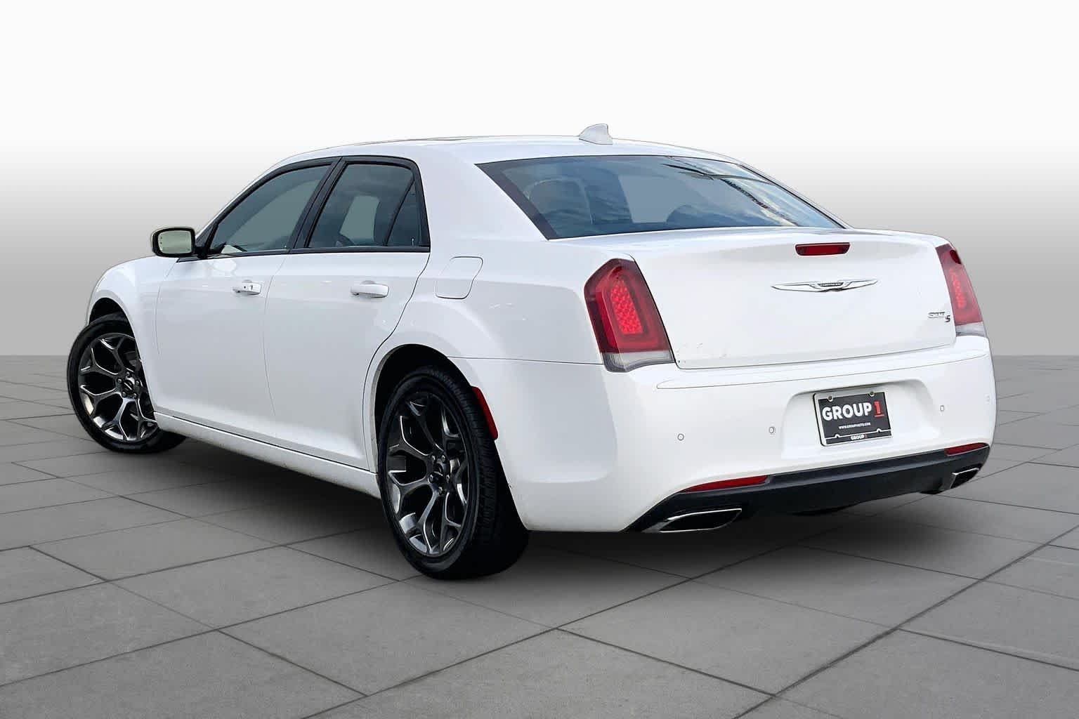 Used 2018 Bright White Clearcoat Chrysler 300S image 11