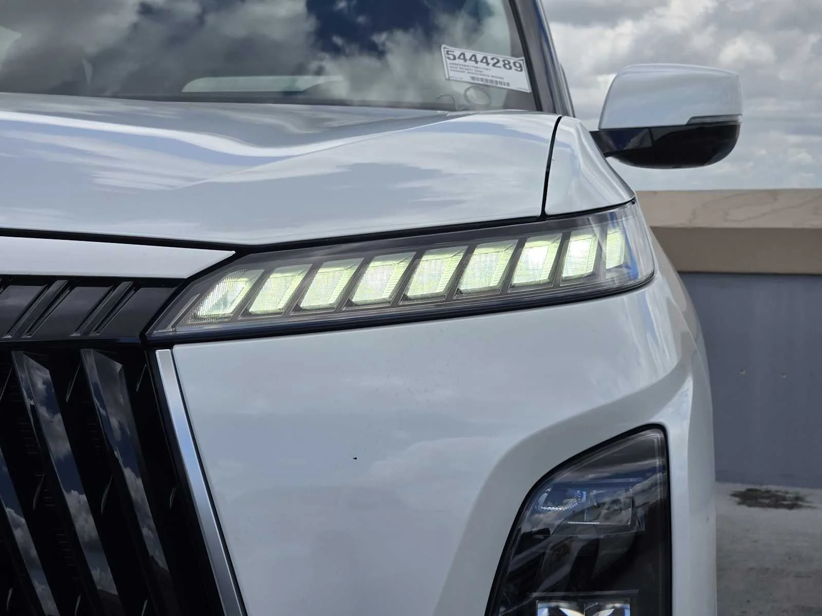 New 2026 RADIANT WHITE INFINITI Luxe 2WD image 5