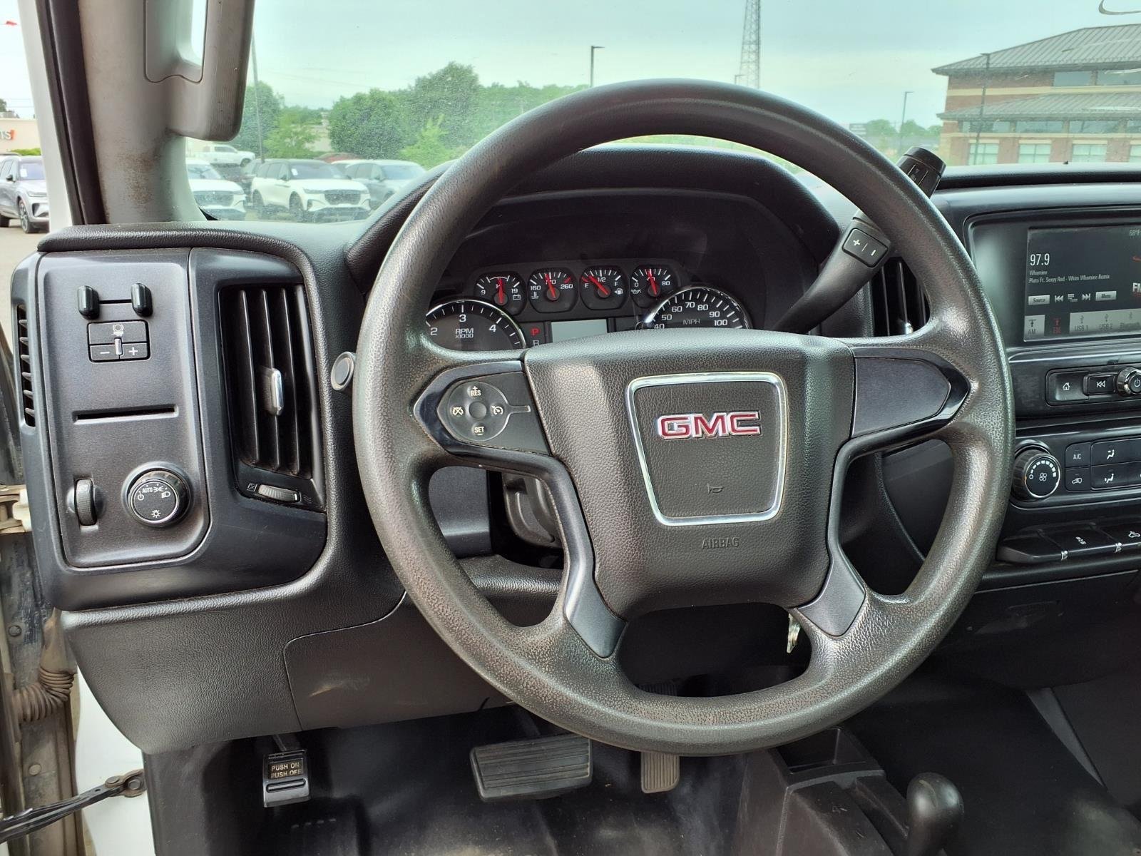 Used 2017 Summit White GMC  image 18