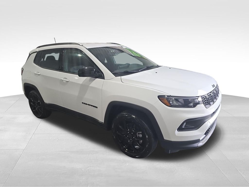 New 2026 Bright White Clearcoat Jeep Latitude image 9