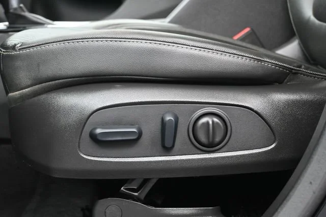 Used 2023 Ebony Twilight Metallic Buick Essence image 11