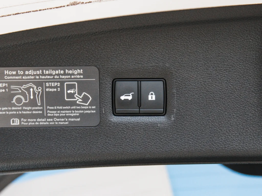 Used 2025 Radiant White INFINITI SENSORY image 29