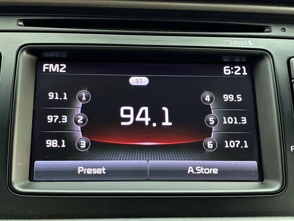 Used 2017 Snow White Pearl Kia LX image 30