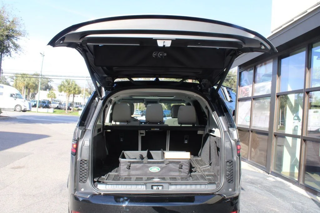 Certified Used 2025  Land Rover Dynamic SE image 41