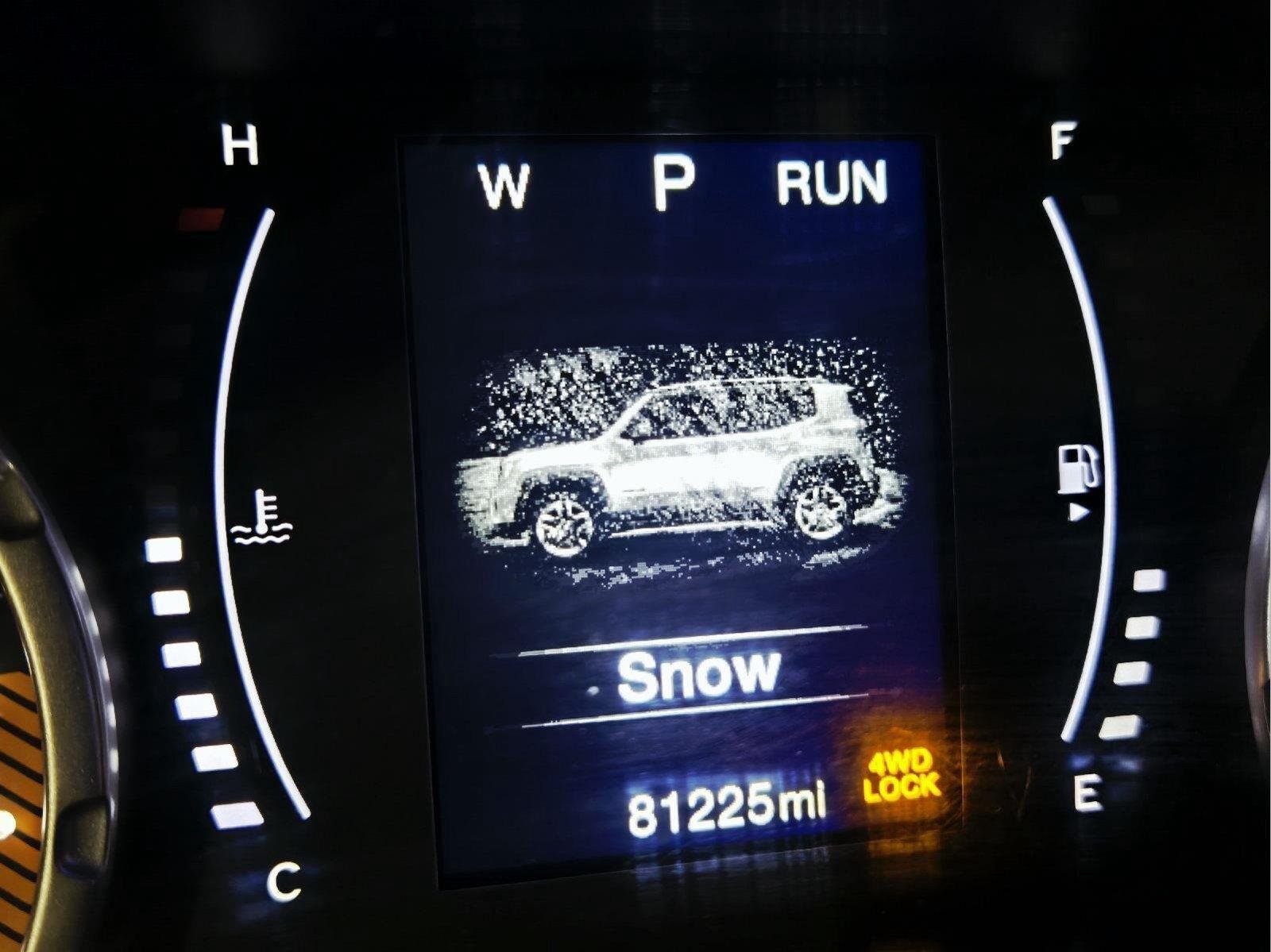Used 2020 Sting-Gray Clearcoat Jeep Latitude image 25