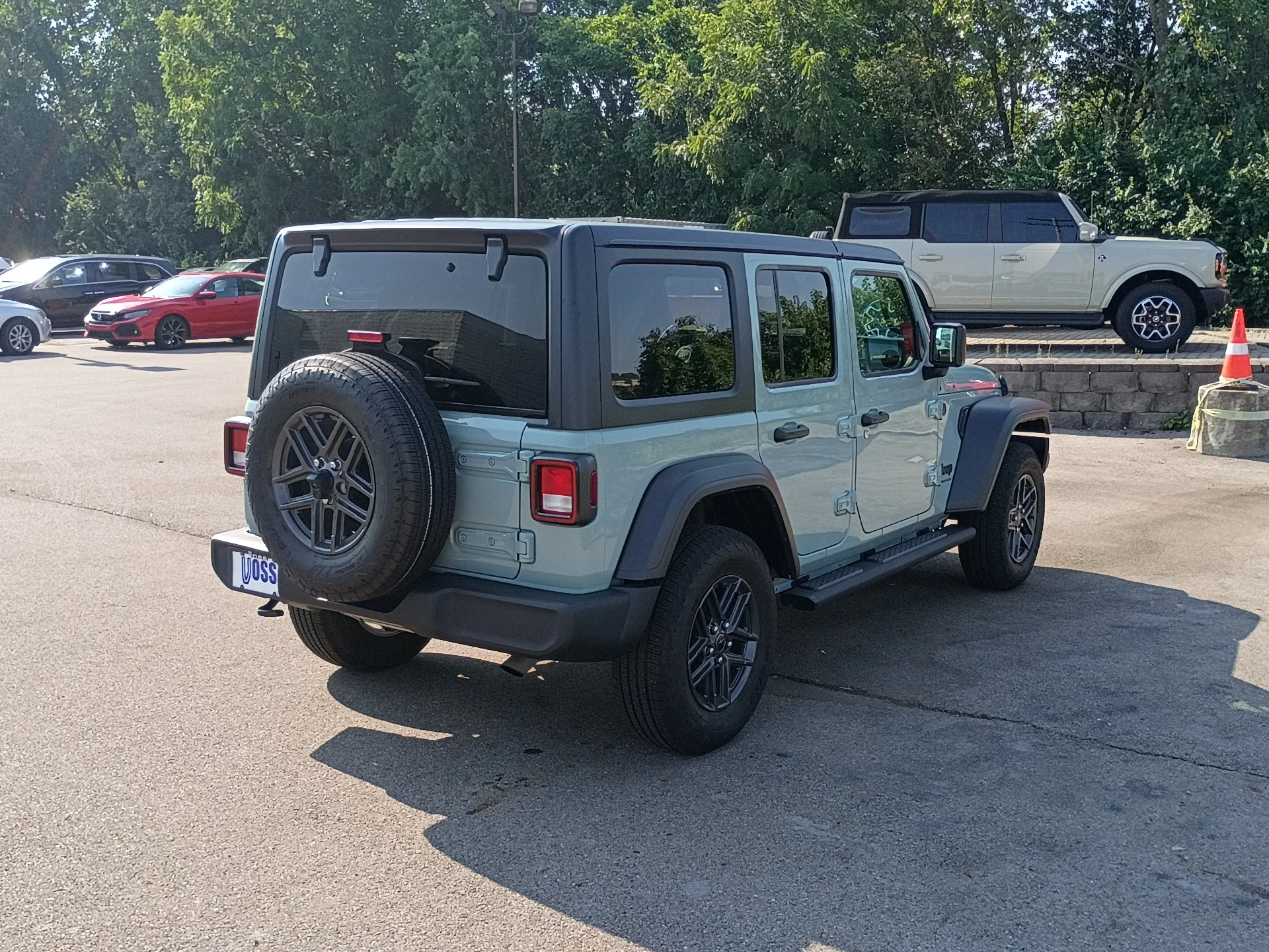 Used 2024 Earl Clear Coat Jeep Sport S image 3