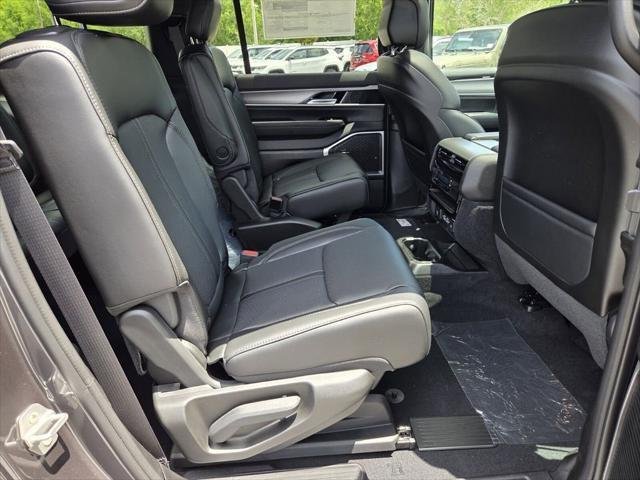 New 2026 Baltic-Gray Metallic Clear-Coat Exterior Paint Jeep Grand Wagoneer image 12