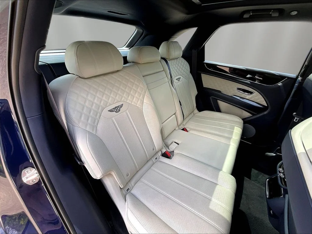 Used 2021  Bentley V8 image 25
