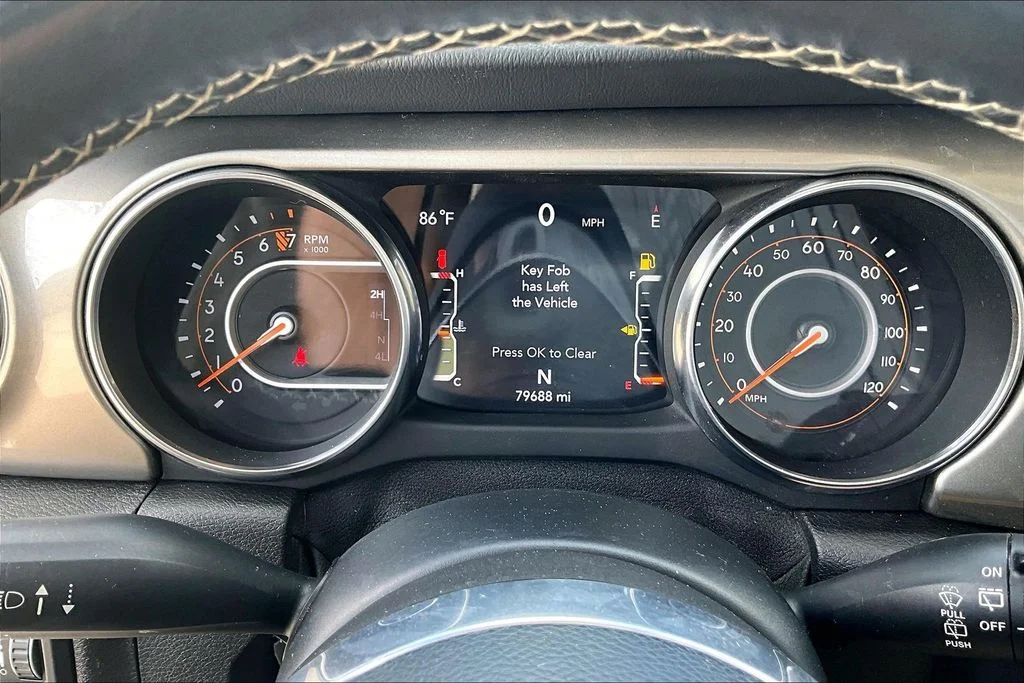 Used 2019 Silver Jeep Unlimited Sahara image 13