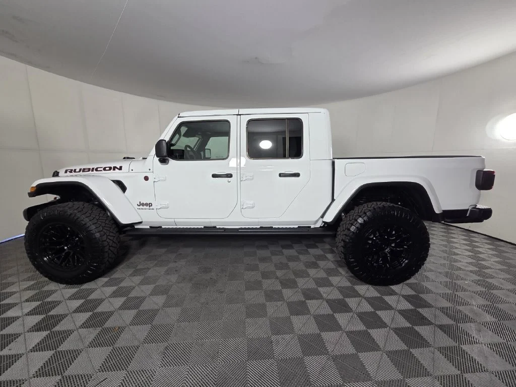 New 2026 Bright White Clear-Coat Exterior Paint Jeep Rubicon image 6