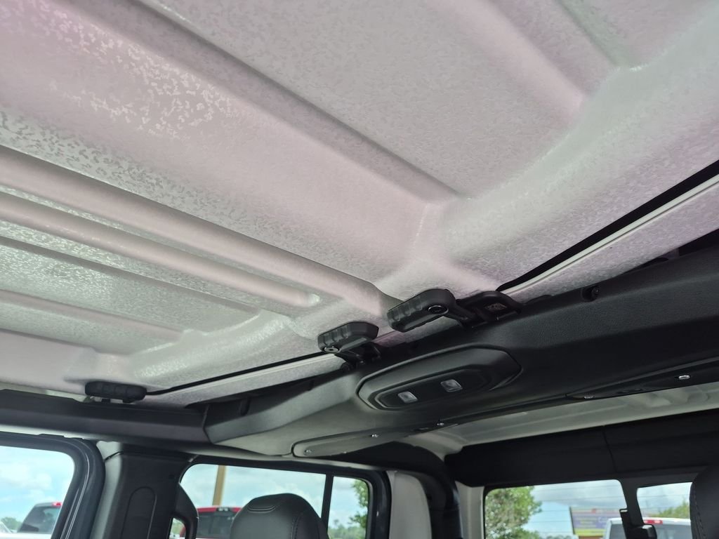 New 2026 Anvil Clear-Coat Exterior Paint Jeep Sahara image 18