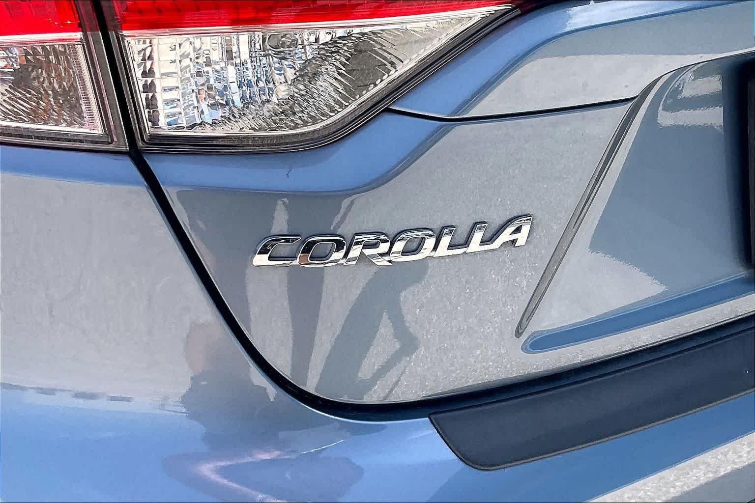 Used 2025 Celestite Toyota Hybrid LE image 63
