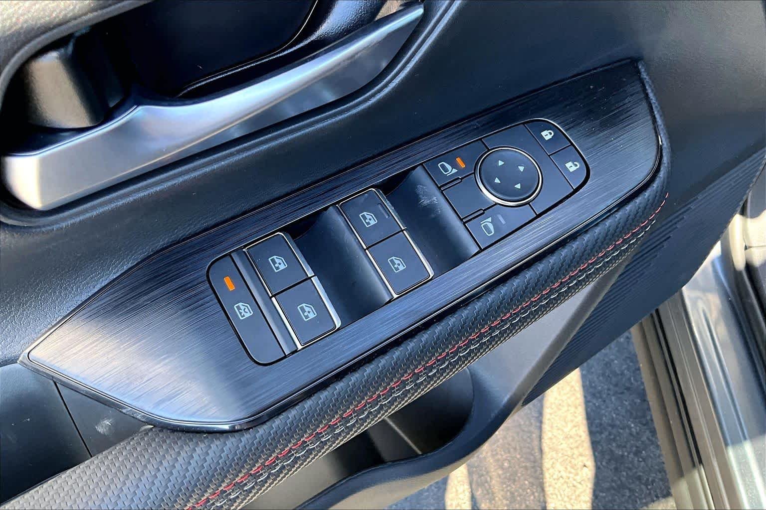 New 2026 Gun Metallic / Scarlet Ember Tintcoat Two-tone Nissan SR image 19