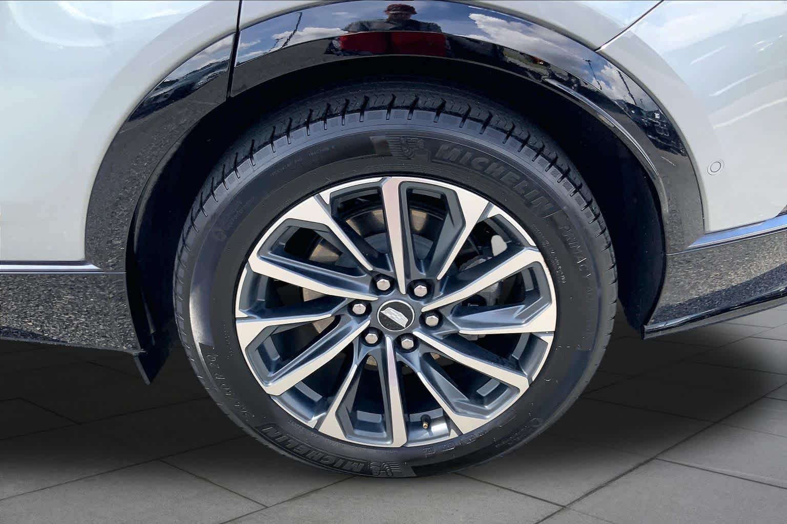 Used 2024 Argent Silver Metallic Cadillac Sport image 9