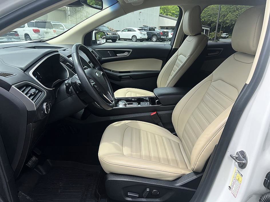 Used 2020 White Metallic Ford SEL image 8