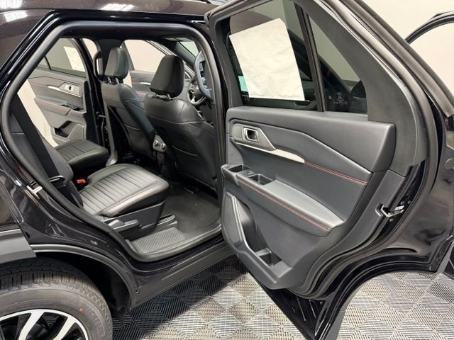 New 2026 Agate Black Metallic Ford ST-Line image 28