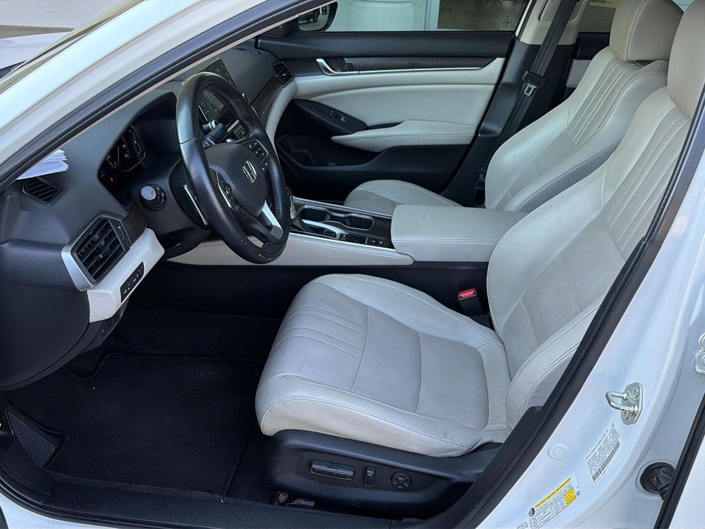 Used 2018 Platinum White Pearl Honda Touring image 10