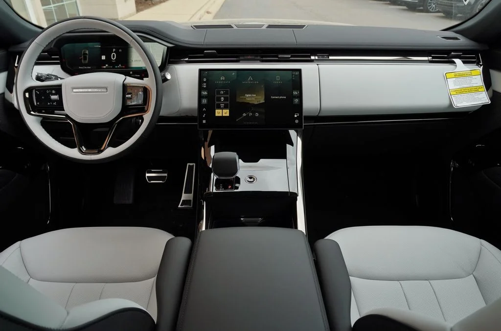New 2026 Santorini Black Land Rover Dynamic SE image 10