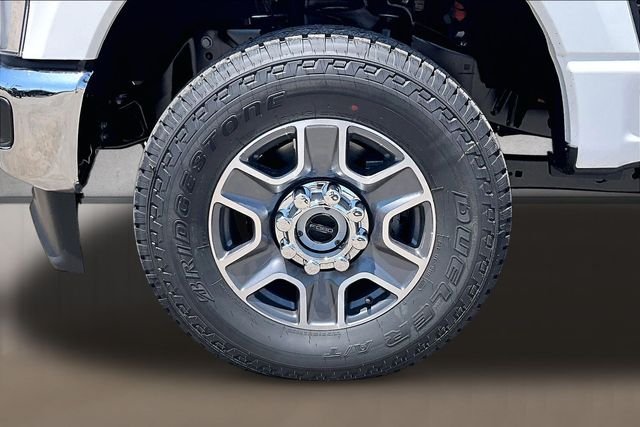 New 2026 Star White Metallic Tri-Coat Ford Lariat image 11