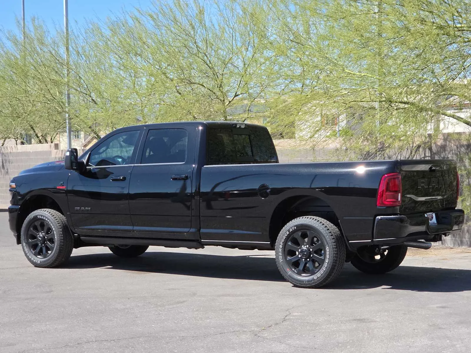 New 2026 Diamond Black Crystal Pearl-Coat Exterior Paint RAM Laramie image 7