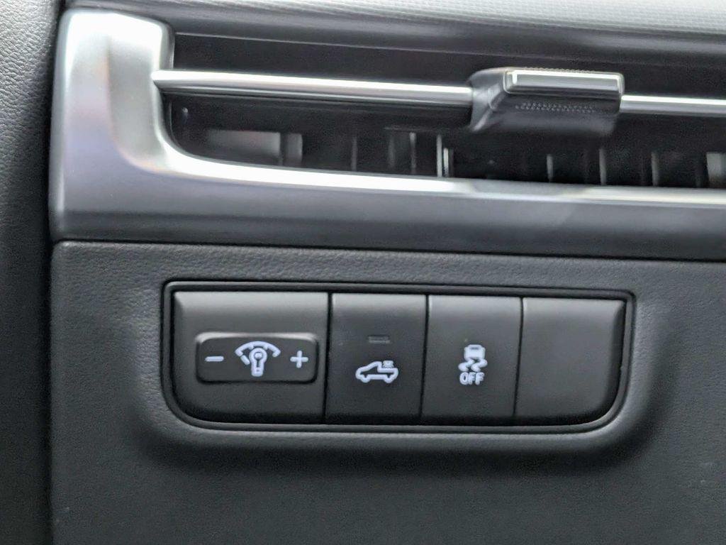 New 2027 Black Hyundai SE FWD image 24