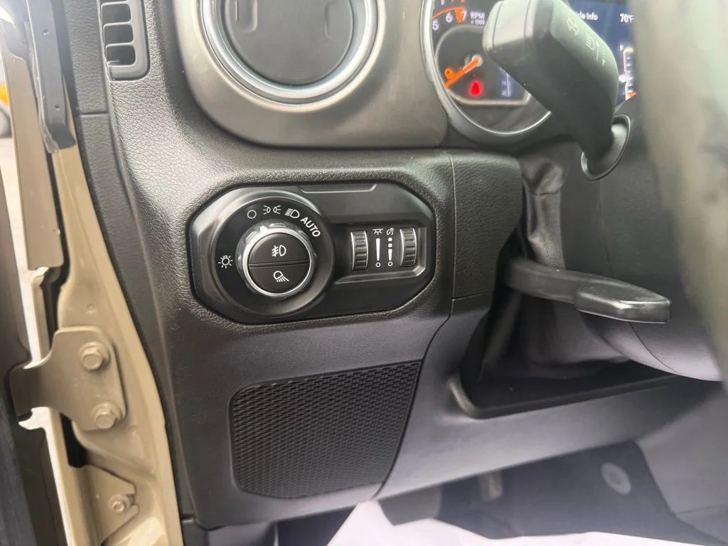 Certified Used 2020 Green Jeep Overland image 18